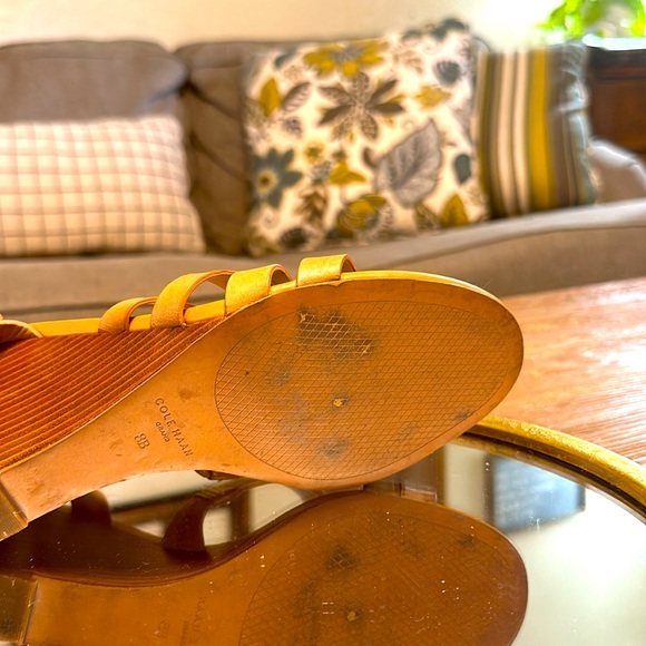 Cole Haan Like New Marietta Woman’s Pecan Leather Strap Wedge sandals Size 8 - Picture 13 of 13